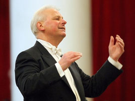 Artistic Director and Chief conductor Vladislav Tchernoushenko. Click to enlarge